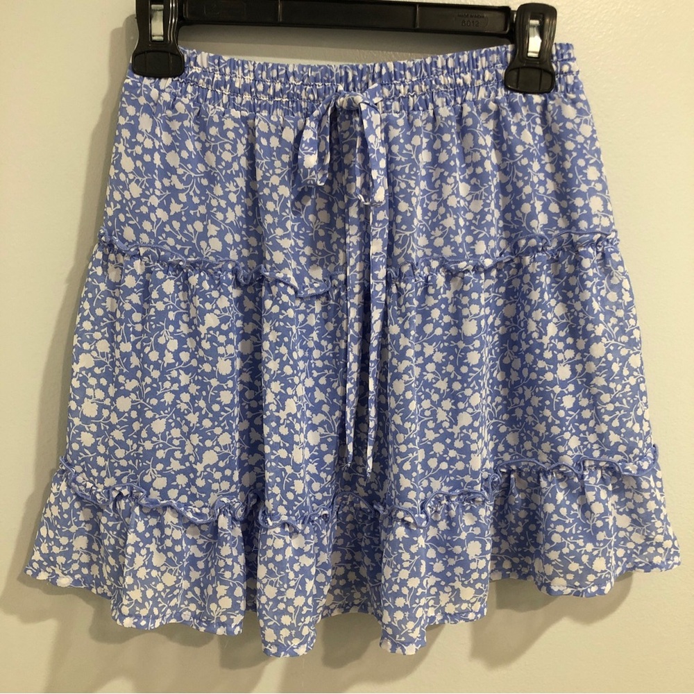 Sienna Sky Women's M Blue/White Floral Tiered Ruffle Mini Skirt Rayon - Picture 2 of 7